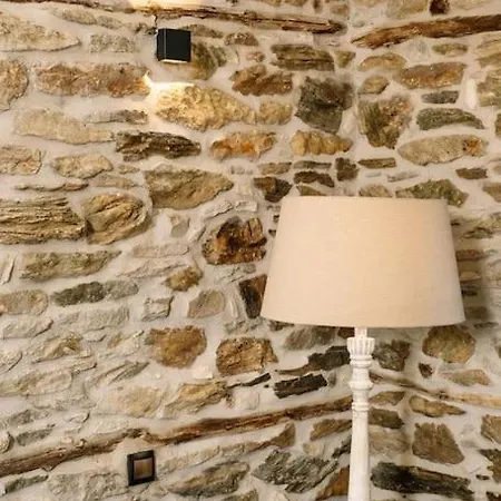 Archontiko Epirus 1 شقة Mourésion